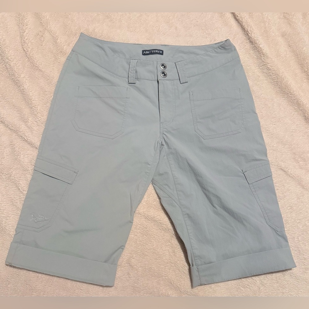 EUC Arc’teryx Light Women's Cargo Shorts - size 6